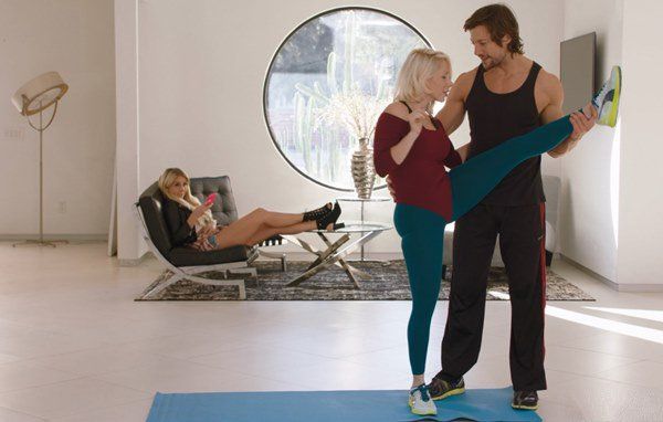 Увела сексуального парня у матери предложив ему анал в первом сексе