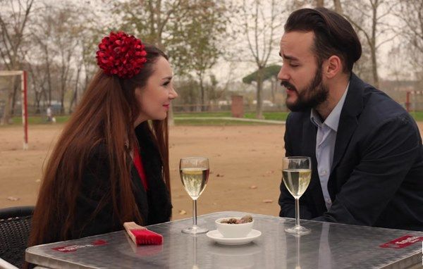 Мальвина навязалась парню на улице и провела с ним романтический день